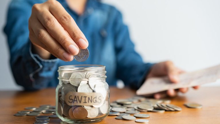 Strategies for saving money with credit cards in the USA