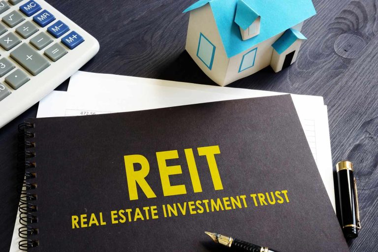 Investing in REITs (Real Estate Investment Trusts): An alternative to the real estate market