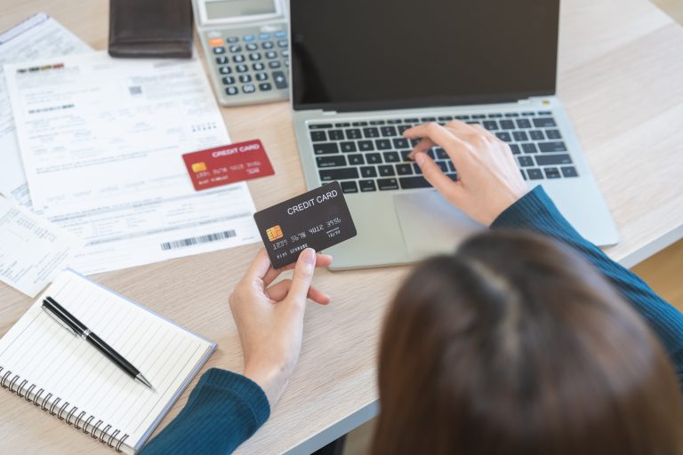 How to Consolidate Credit Card Debt: Smart Ways to Pay Less Interest