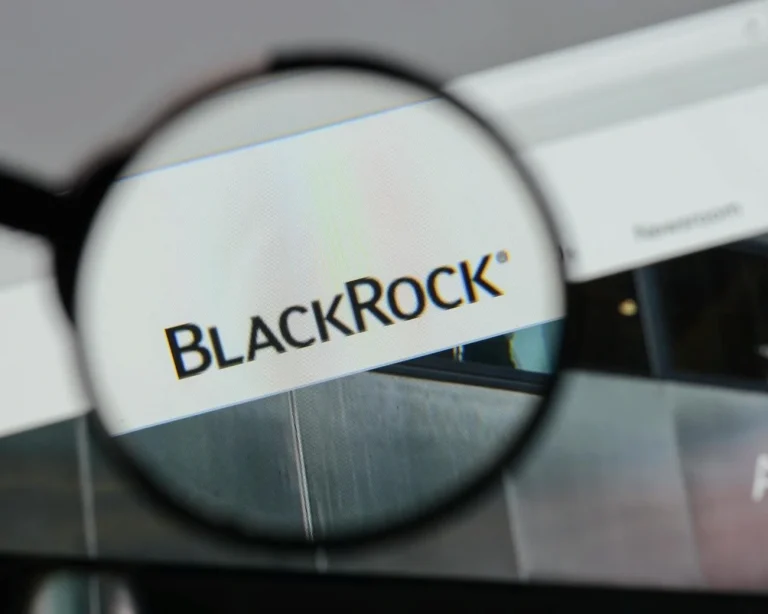 BlackRock lidera a onda de venda de Bitcoin, saídas chegam a $112 milhões