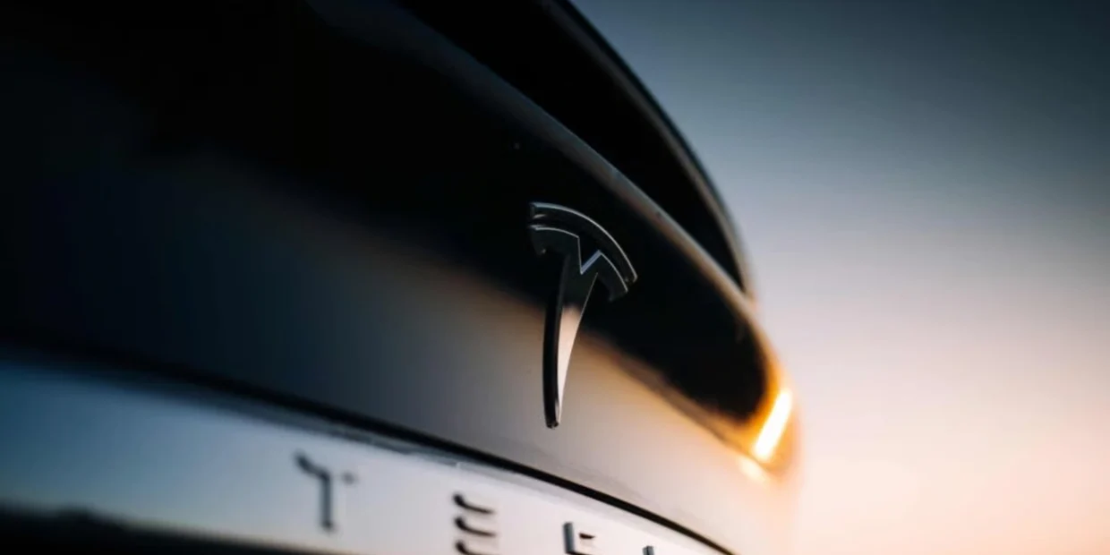 Tesla Dominante Califórnia em Q1 2026 com 56% de Partilha de Mercado