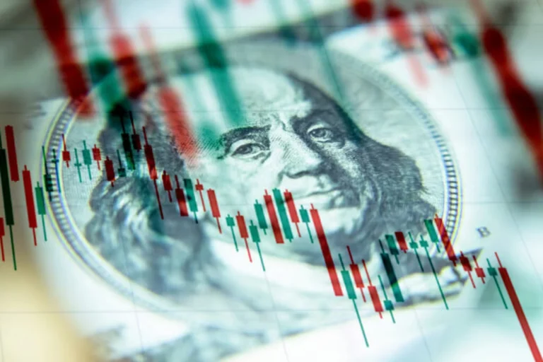 Powell deixou o Fed $10000 valem 7476 agora