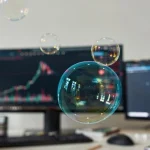 Michael Burry Alerta Sobre Paralelo Alarmante entre Bolha Dot-com e Boom de IA Hoje