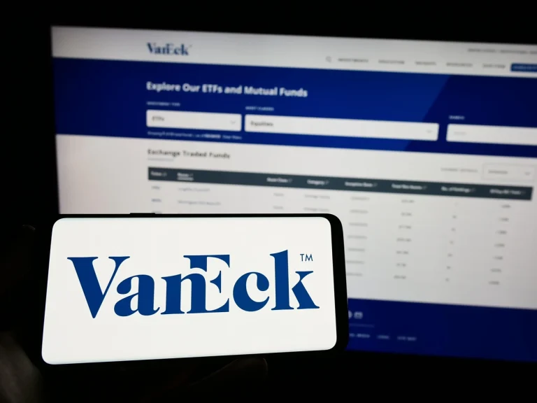 VanEck prevê Bitcoin a R$ 160 mil até 2026 com base em ouro agora